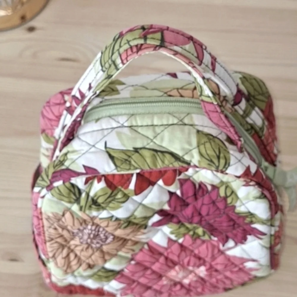 🩷Vera Bradley 'Hello Dahlia' Lunch Bag🩷 - Picture 4 of 16